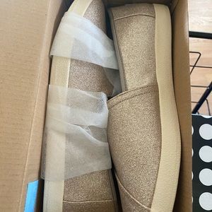 Women flat shoe in size 10